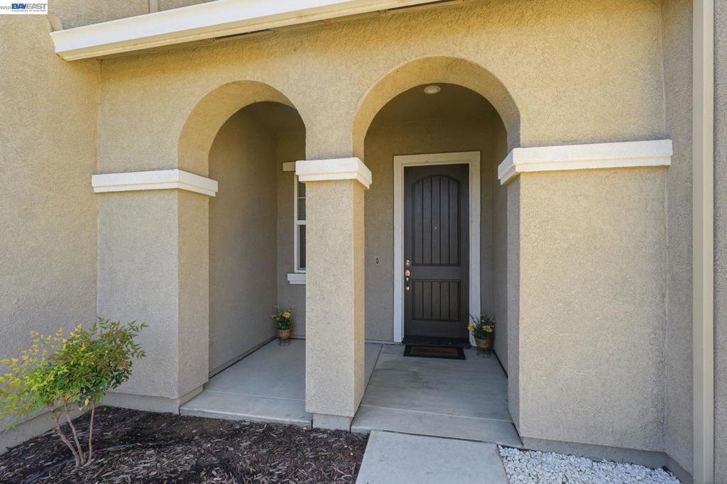 2126 Grapevine Dr