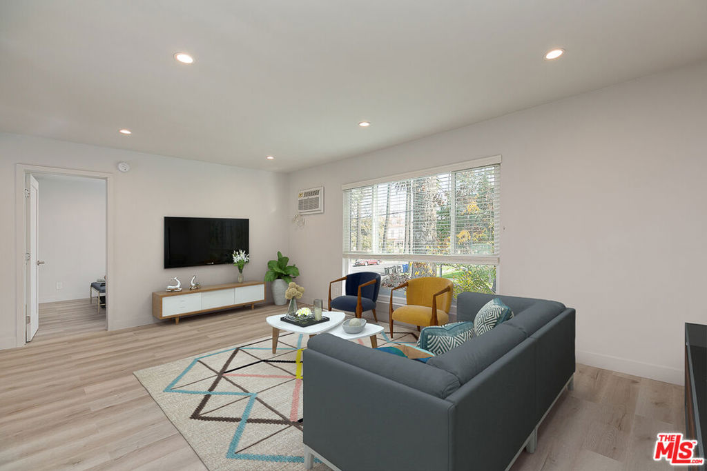 Luxurious 3 bed / 2 bath apartment located in HISTORIC ADAMS DISTRICT, blocks from West Adams and Mid City. Conveniently located a couple blocks from the 10 Fwy entrance. Everything has been redone with designer finishes!!! Brand New windows, new doors, new bathrooms, new flooring, new recessed lighting, new faucets and fixtures, BRAND NEW STAINLESS STEEL APPLIANCES, and new washer and dryer included INSIDE THE UNIT! All the work has been tastefully done. Pictures don't do it justice! Contact us now to schedule a showing. Comes with 2 parking spaces in the building, and always plenty of parking available in the street.