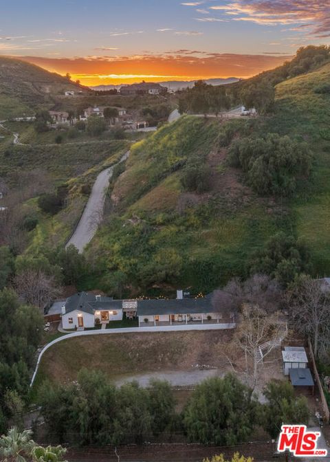 Photo of 10327 Wheatland Avenue, Shadow Hills, CA 91040 (MLS # 26652727)