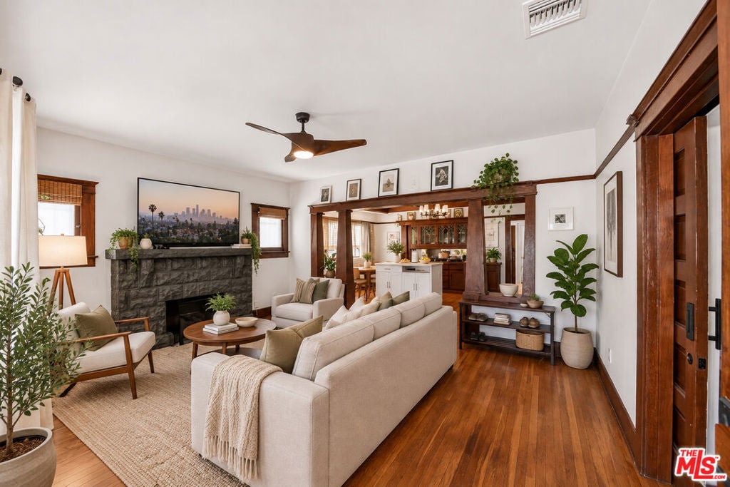 1610 W 36th Place