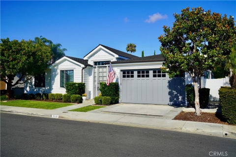 Photo of 712 K Thanga Dr, Corona Del Mar, CA 92625 (MLS # NP26111260)
