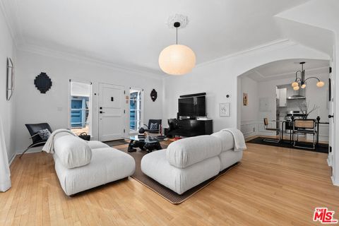 Tiny photo for 1270 N Hayworth Avenue, West Hollywood, CA 90046 (MLS # 26846295)