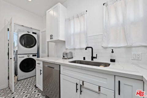 Tiny photo for 1270 N Hayworth Avenue, West Hollywood, CA 90046 (MLS # 26846295)