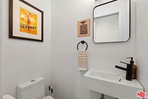 Tiny photo for 1270 N Hayworth Avenue, West Hollywood, CA 90046 (MLS # 26846295)