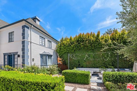 Tiny photo for 1270 N Hayworth Avenue, West Hollywood, CA 90046 (MLS # 26846295)