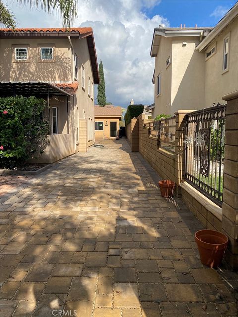 Photo of 18543 Ingomar Street, Reseda, CA 91335 (MLS # SR26002053)