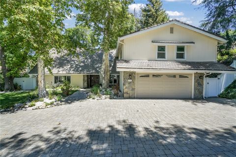Photo of 4726 Winnetka Avenue, Woodland Hills, CA 91364 (MLS # SR26094129)