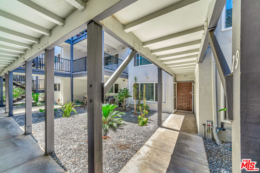 3606 Vista Rey 19