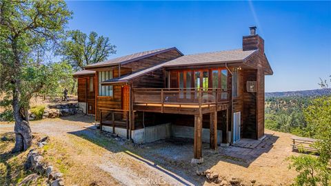 Photo of 32774 Road 400, Coarsegold, CA 93614 (MLS # FR26111077)