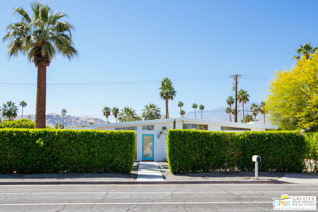 1525 E Sunny Dunes Road