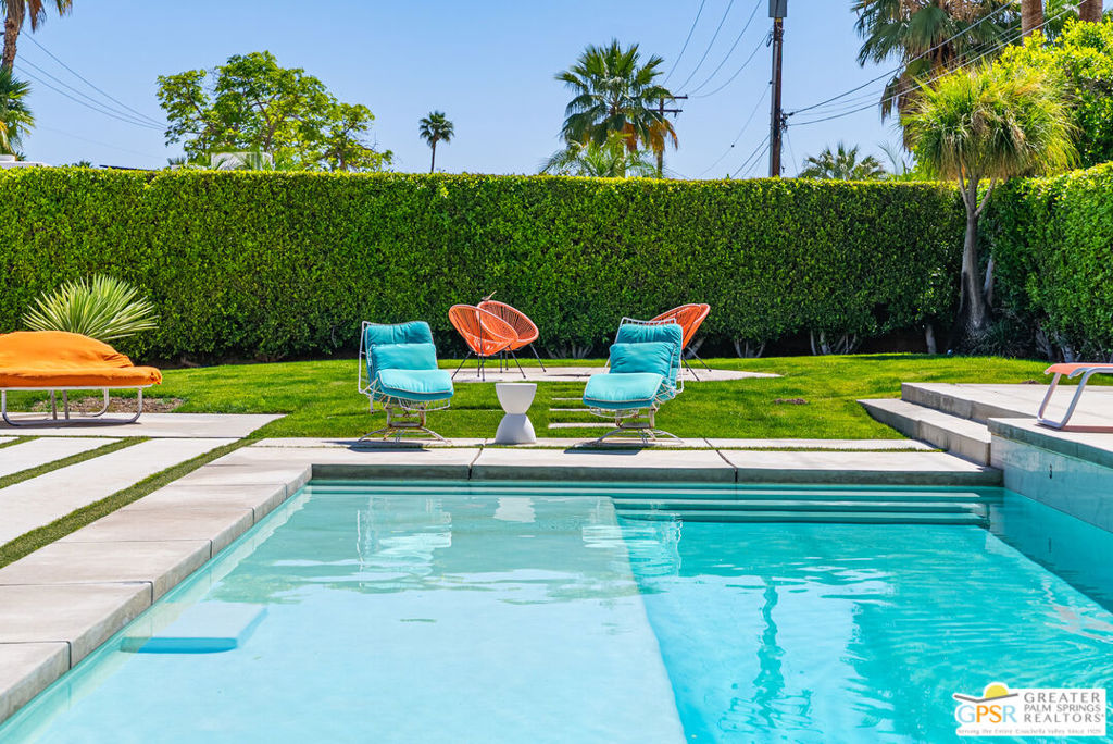 1525 E Sunny Dunes Road