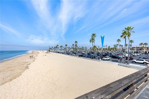 Photo of 600 E Oceanfront 1D, Newport Beach, CA 92661 (MLS # PW26091979)