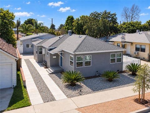 Photo of 2002 W Victory BLVD, Burbank, CA 91506 (MLS # BB26205137)