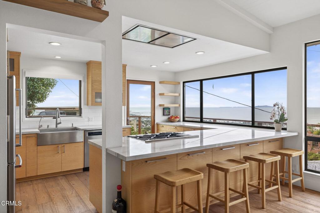 Ventura, California, 93001, United States, 2 Bedrooms Bedrooms, ,2 BathroomsBathrooms,Residential,Active,2021256