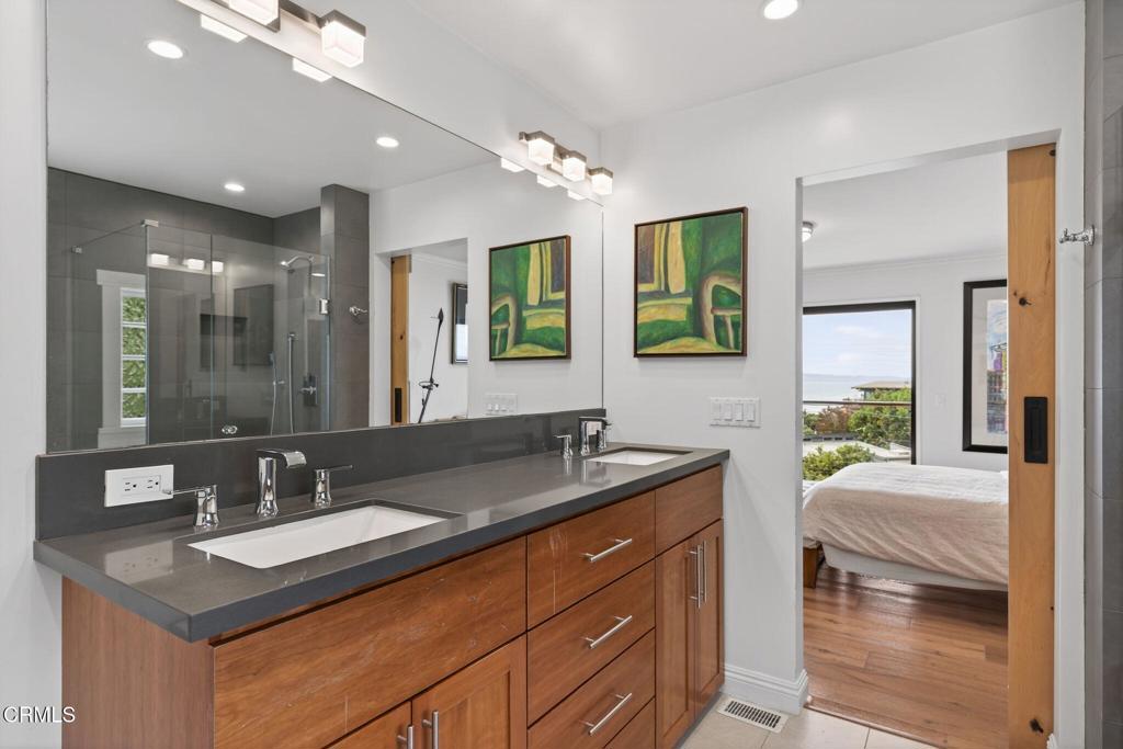 Ventura, California, 93001, United States, 2 Bedrooms Bedrooms, ,2 BathroomsBathrooms,Residential,Active,2021256