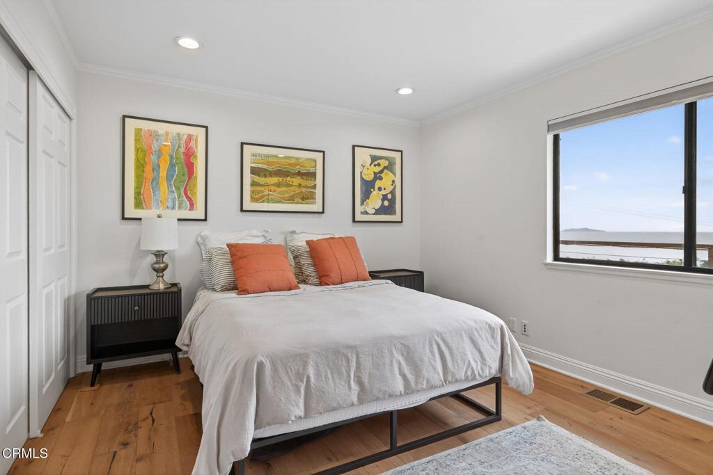 Ventura, California, 93001, United States, 2 Bedrooms Bedrooms, ,2 BathroomsBathrooms,Residential,Active,2021256