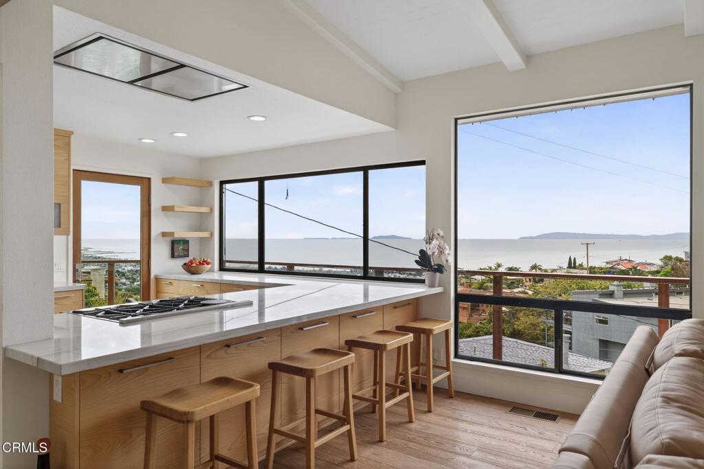 Ventura, California, 93001, United States, 2 Bedrooms Bedrooms, ,2 BathroomsBathrooms,Residential,Active,2021256