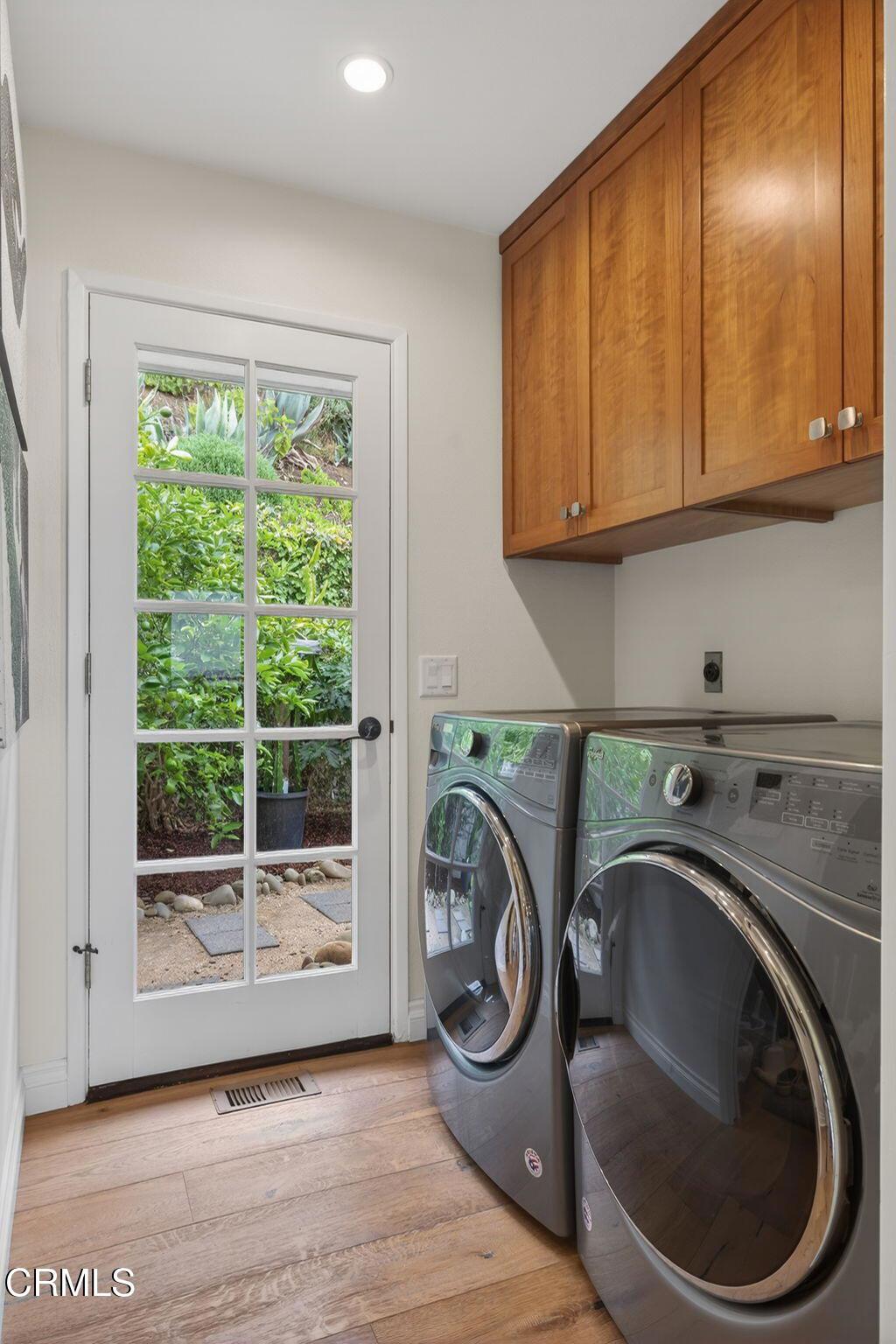 Ventura, California, 93001, United States, 2 Bedrooms Bedrooms, ,2 BathroomsBathrooms,Residential,Active,2021256