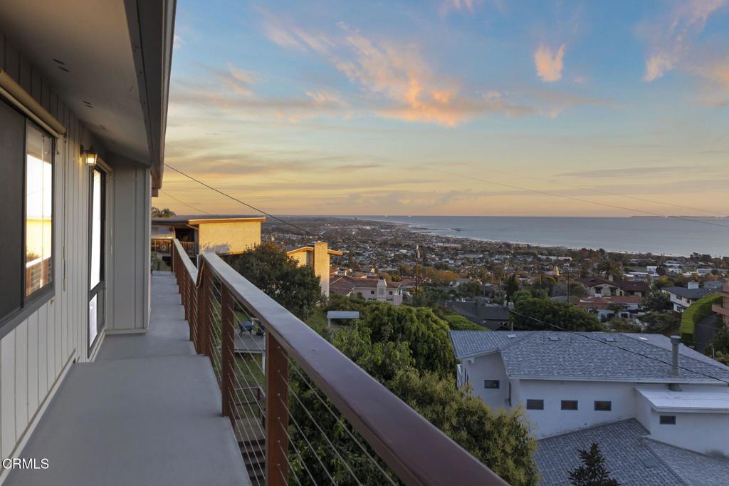 Ventura, California, 93001, United States, 2 Bedrooms Bedrooms, ,2 BathroomsBathrooms,Residential,Active,2021256