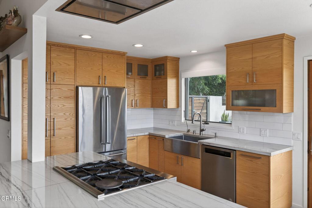 Ventura, California, 93001, United States, 2 Bedrooms Bedrooms, ,2 BathroomsBathrooms,Residential,Active,2021256