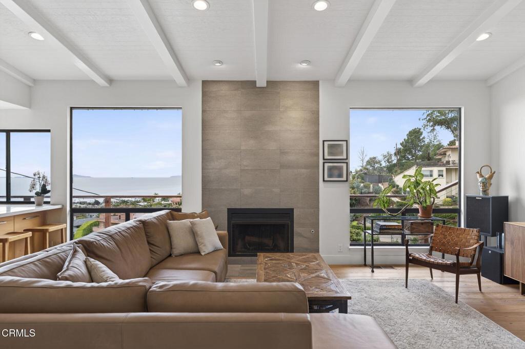 Ventura, California, 93001, United States, 2 Bedrooms Bedrooms, ,2 BathroomsBathrooms,Residential,Active,2021256