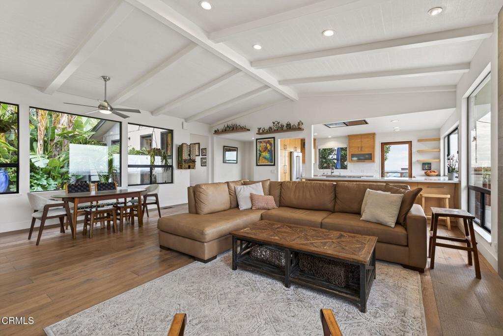 Ventura, California, 93001, United States, 2 Bedrooms Bedrooms, ,2 BathroomsBathrooms,Residential,Active,2021256