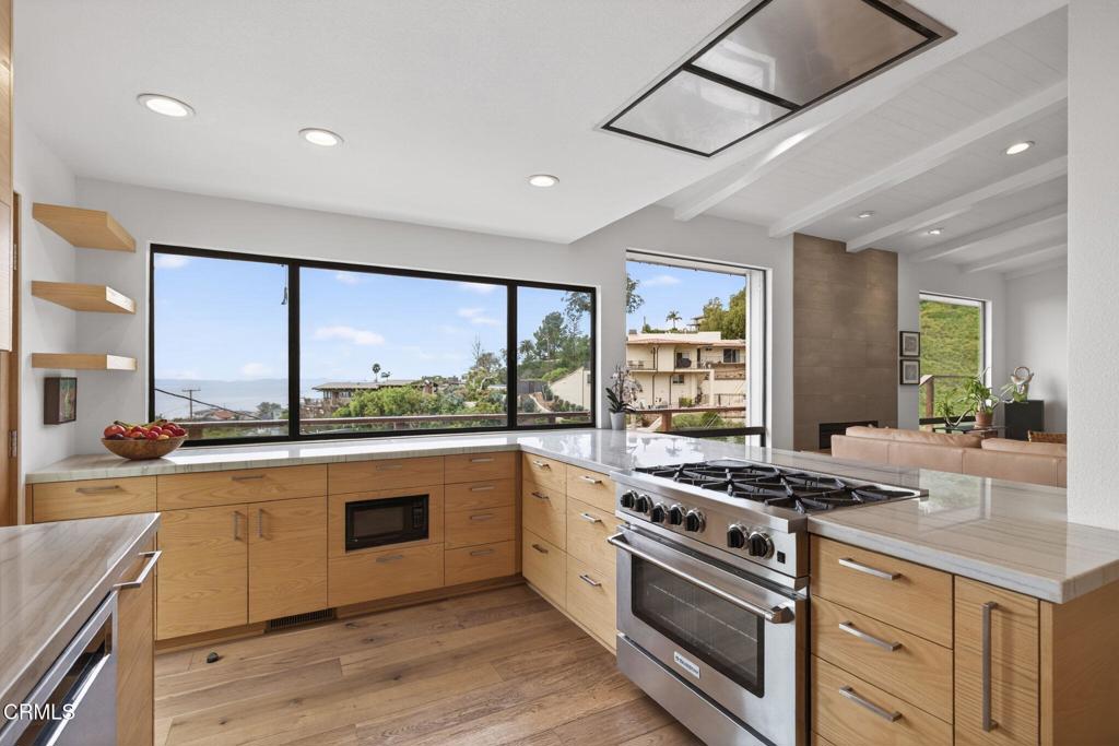 Ventura, California, 93001, United States, 2 Bedrooms Bedrooms, ,2 BathroomsBathrooms,Residential,Active,2021256
