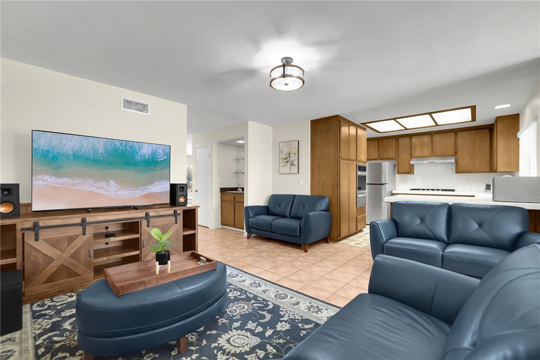 912 Jacmar Drive