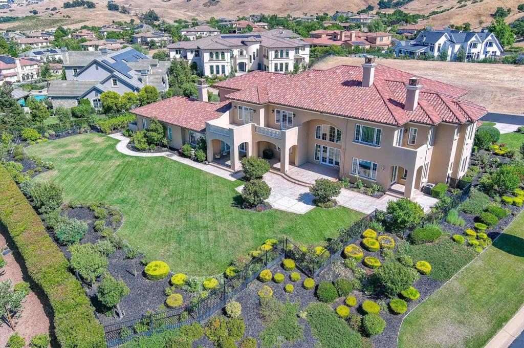 RUBY HILL - Residential