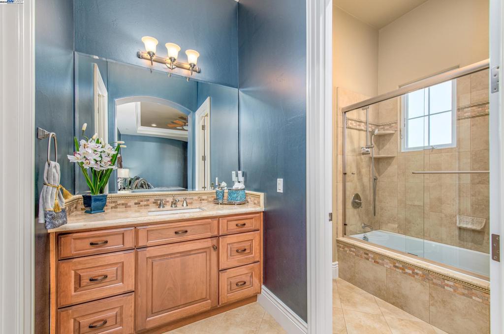 RUBY HILL - Residential