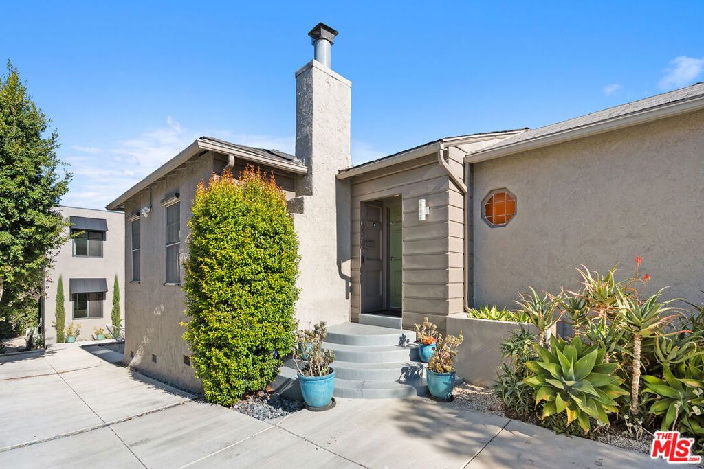 Photo of 10349 Keswick Avenue, Los Angeles, CA 90064 (MLS # 25612431)