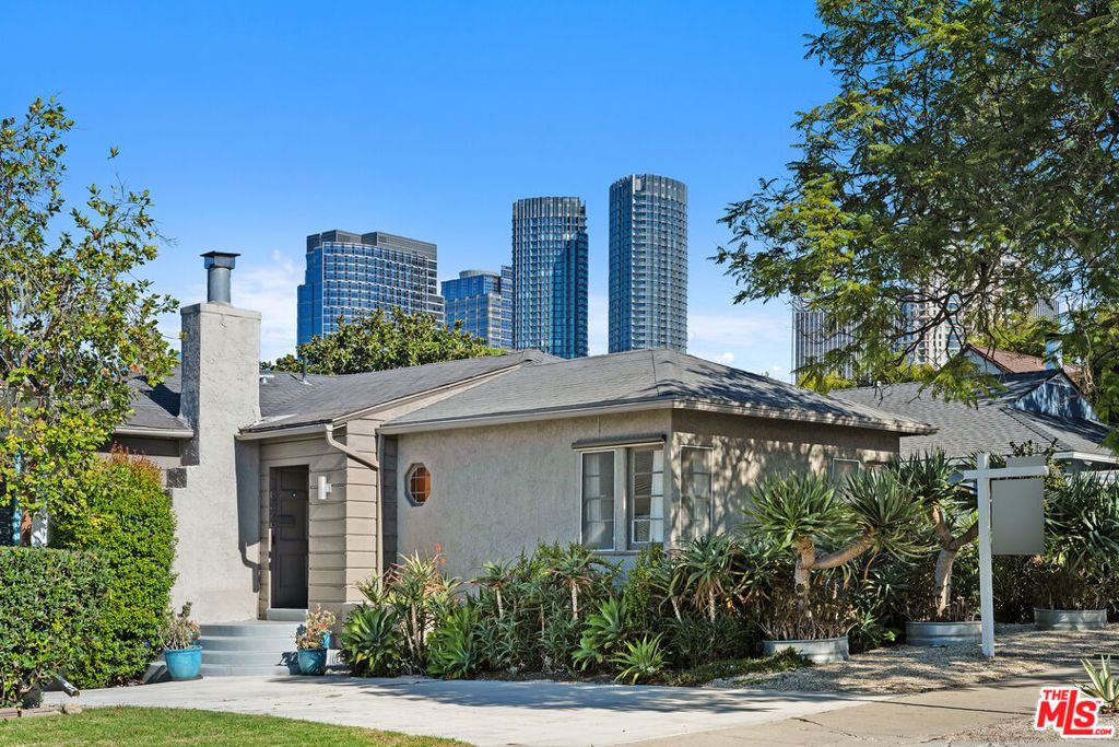 Photo of 10349 Keswick Avenue, Los Angeles, CA 90064 (MLS # 25612431)