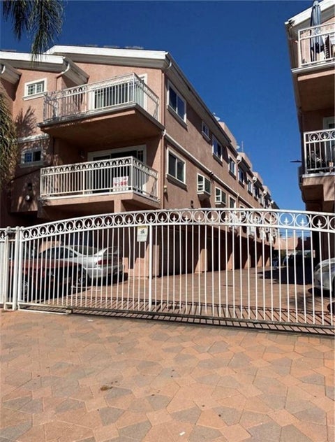 Photo of 1425 W 224th St, Torrance, CA 90501 (MLS # PW26160999)