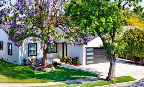 Photo of 6160 Shoshone Ave, Encino, CA 91316 (MLS # SR26227223)