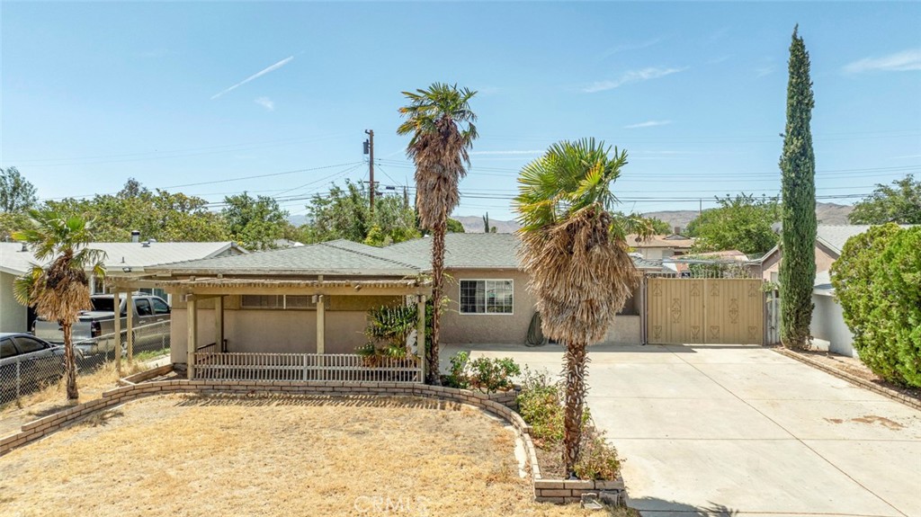 1208 E Avenue R3