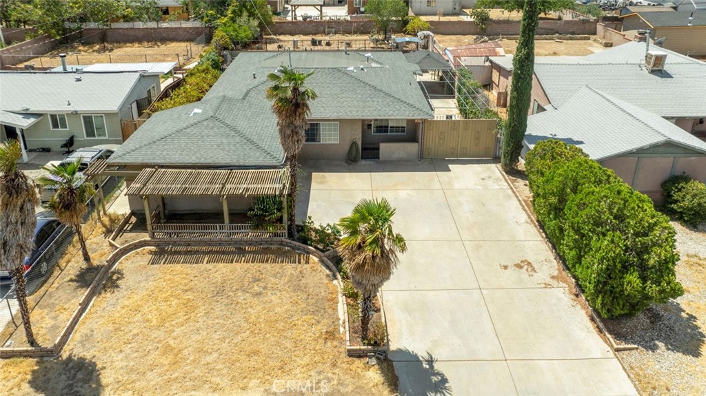 This is a Great Starter Home looking for the next owners to update and enjoy! The lot is large and has lots of potential to expand or build additional dwellings. Buyers to investigate possibilities and satisfy themselves. Located near transportation and schools. Don't miss this great opportunity priced to sell Today!