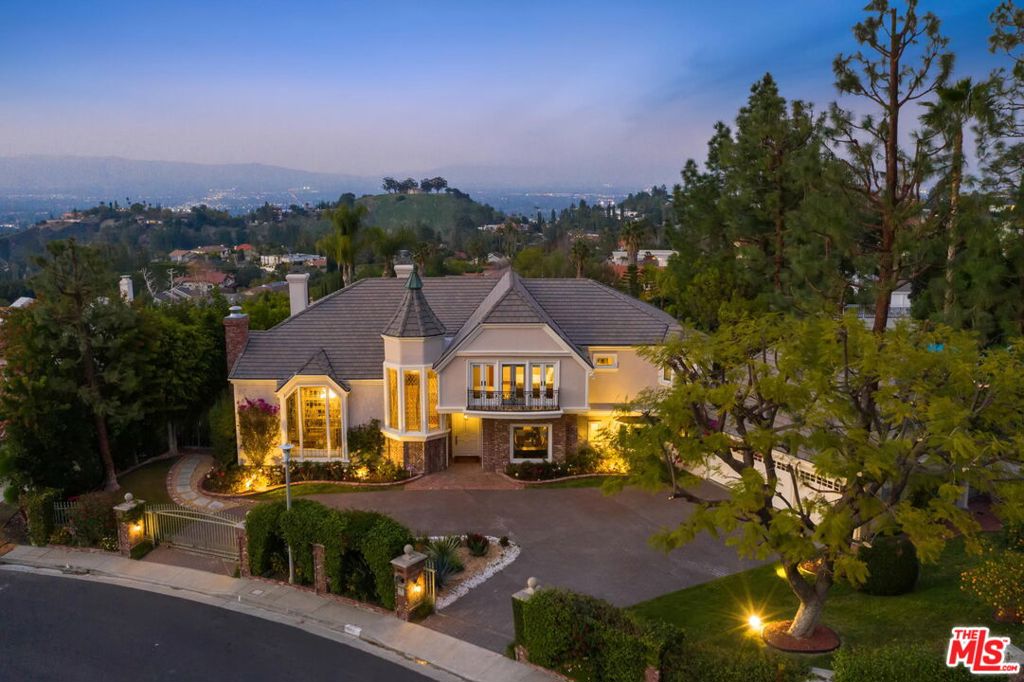 3819 Vista Linda Drive