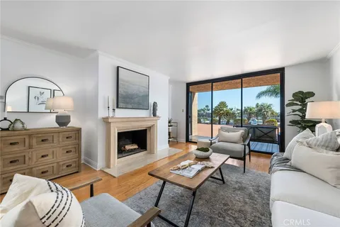 201 Bay Shore Avenue Unit 104, Long Beach, CA 90803 - MLS#: PW26020154