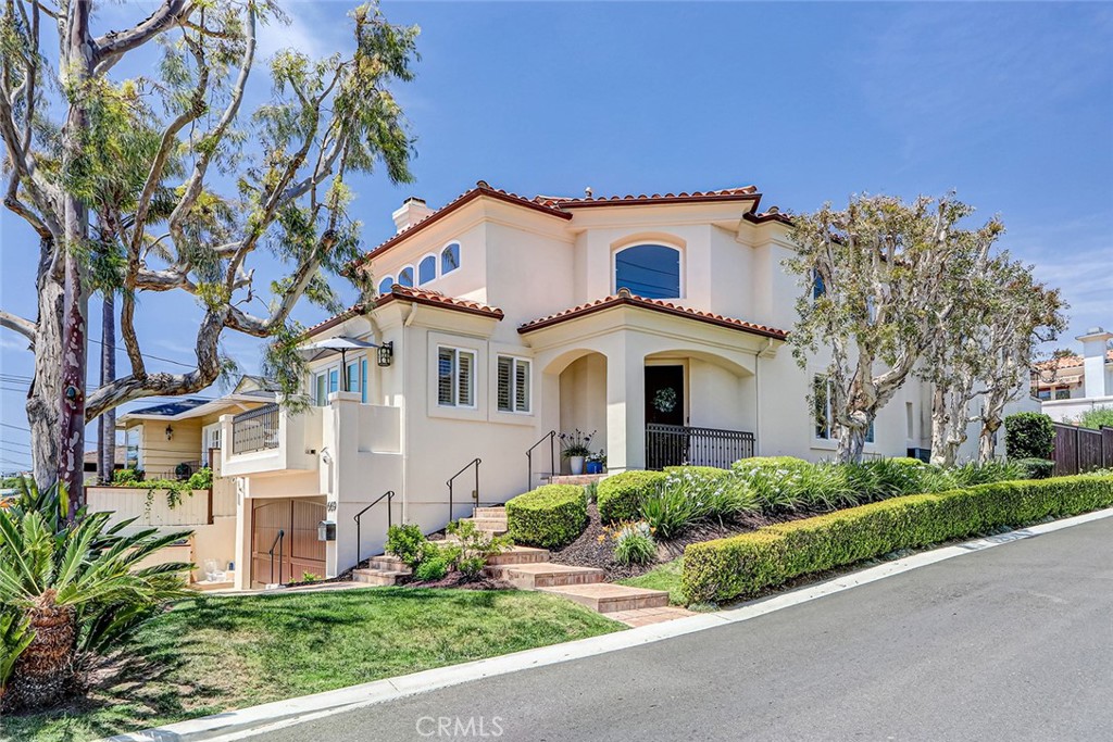 First time on the market! This beautifully maintained home sits on a prime corner lot in the heart of the Tree Section. The traditional floor plan offers 4 bedrooms—one conveniently located downstairs and three upstairs. The upsloping lot provides a larger-than-average backyard for the area, and the corner location floods the home with natural light throughout the day.
Step inside to find vaulted ceilings and a formal living and dining room adjacent to a chef’s kitchen, complete with high-end Wolf appliances, generous cabinetry, and a spacious layout. The kitchen flows seamlessly into the family room and breakfast nook, with a butler’s pantry connecting back to the formal dining area—perfect for entertaining.
Upstairs, the spacious primary suite features a cozy fireplace, a large walk-in closet, and a luxurious bath with dual vanities and a soaking tub. Two additional bedrooms share a well-appointed full bathroom.
The home is equipped with air conditioning, and the owners’ pride in homeownership is evident in every room—this is a property that has been thoughtfully cared for and maintained.
A charming and inviting home with easy access to downtown Manhattan Beach and just minutes from the sand. A rare opportunity in one of the most desirable neighborhoods.