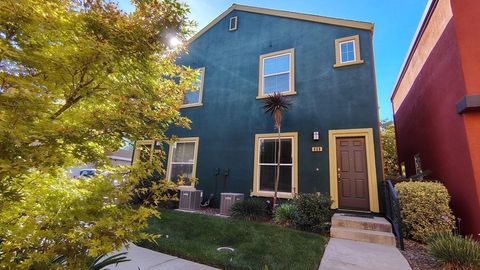 Photo of 839 Copper Lane, West Sacramento, CA 95691 (MLS # 41122648)