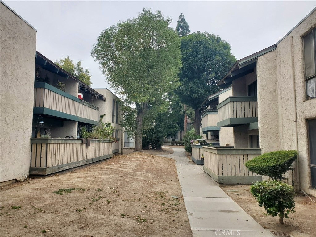 8601 International AVE 166, Canoga Park CA 91304