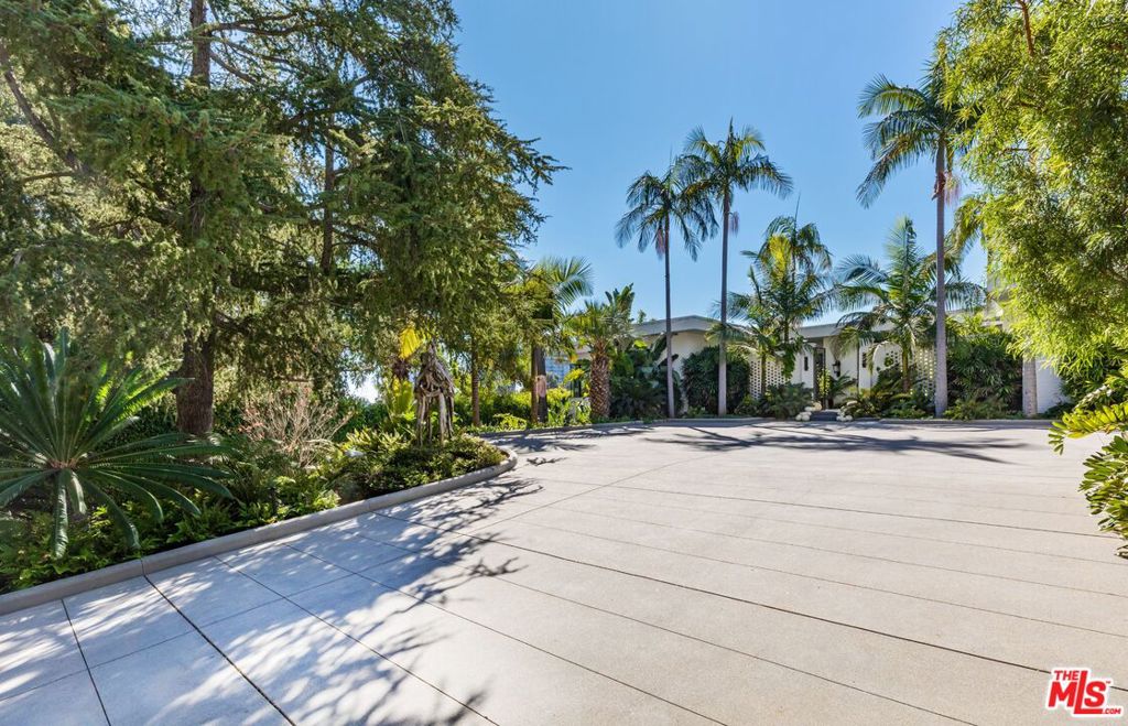 660 Club View Drive