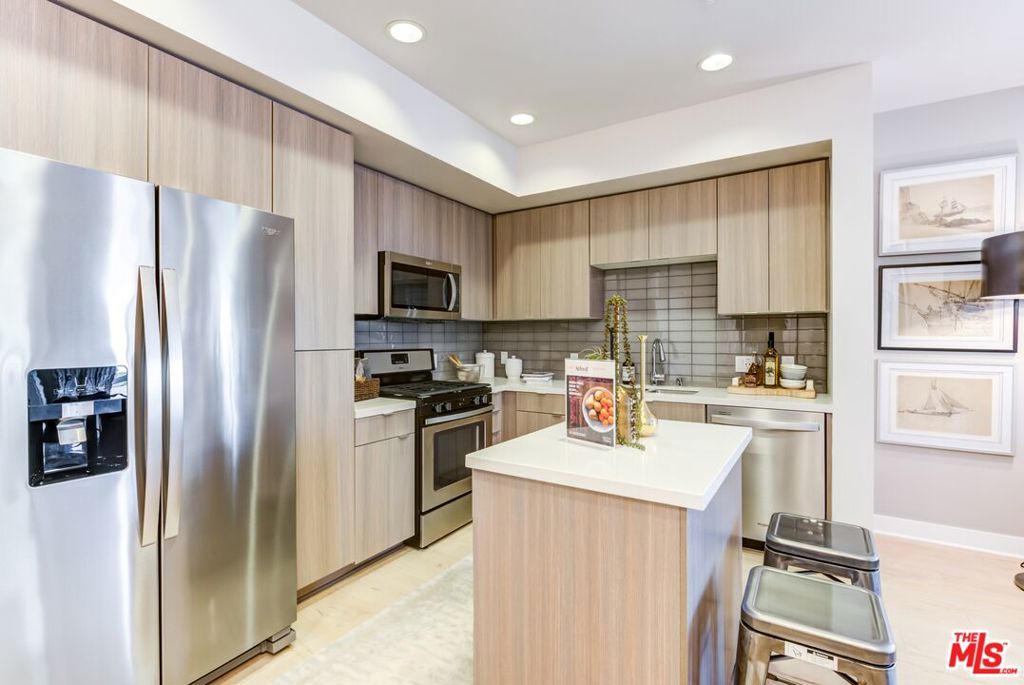 7290 Edinger Avenue 3103