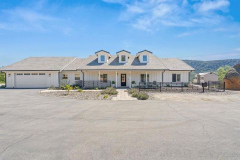 Photo of 15663 Mathew Road, Valley Center, CA 92082 (MLS # PTP2602128)