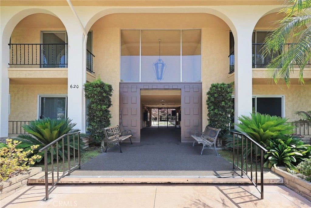 620 W Huntington 216