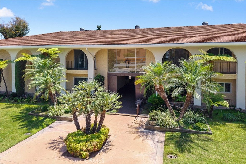 620 W Huntington 216