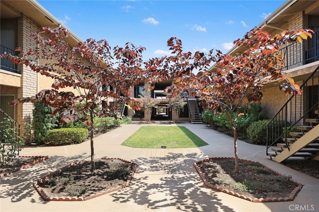 620 W Huntington 216