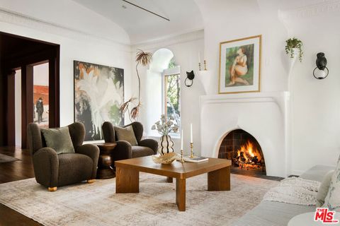 Photo of 742 N Sycamore Avenue, Los Angeles, CA 90038 (MLS # 26829053)
