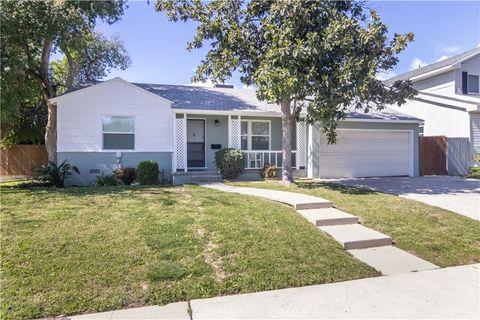 Photo of 8801 Chimineas Avenue, Northridge, CA 91325 (MLS # SR25244245) Photo of 8801 Chimineas Avenue, Northridge, CA 91325 (MLS # SR25244245)