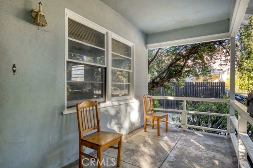 Photo of 14153 Tiara Street St, Van Nuys, CA 91401 (MLS # SR25259817)